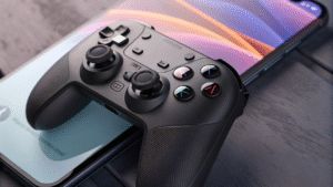 A_close-up_of_the_Backbone_Pro_controller_attached-1746686842572 - innovaTopia