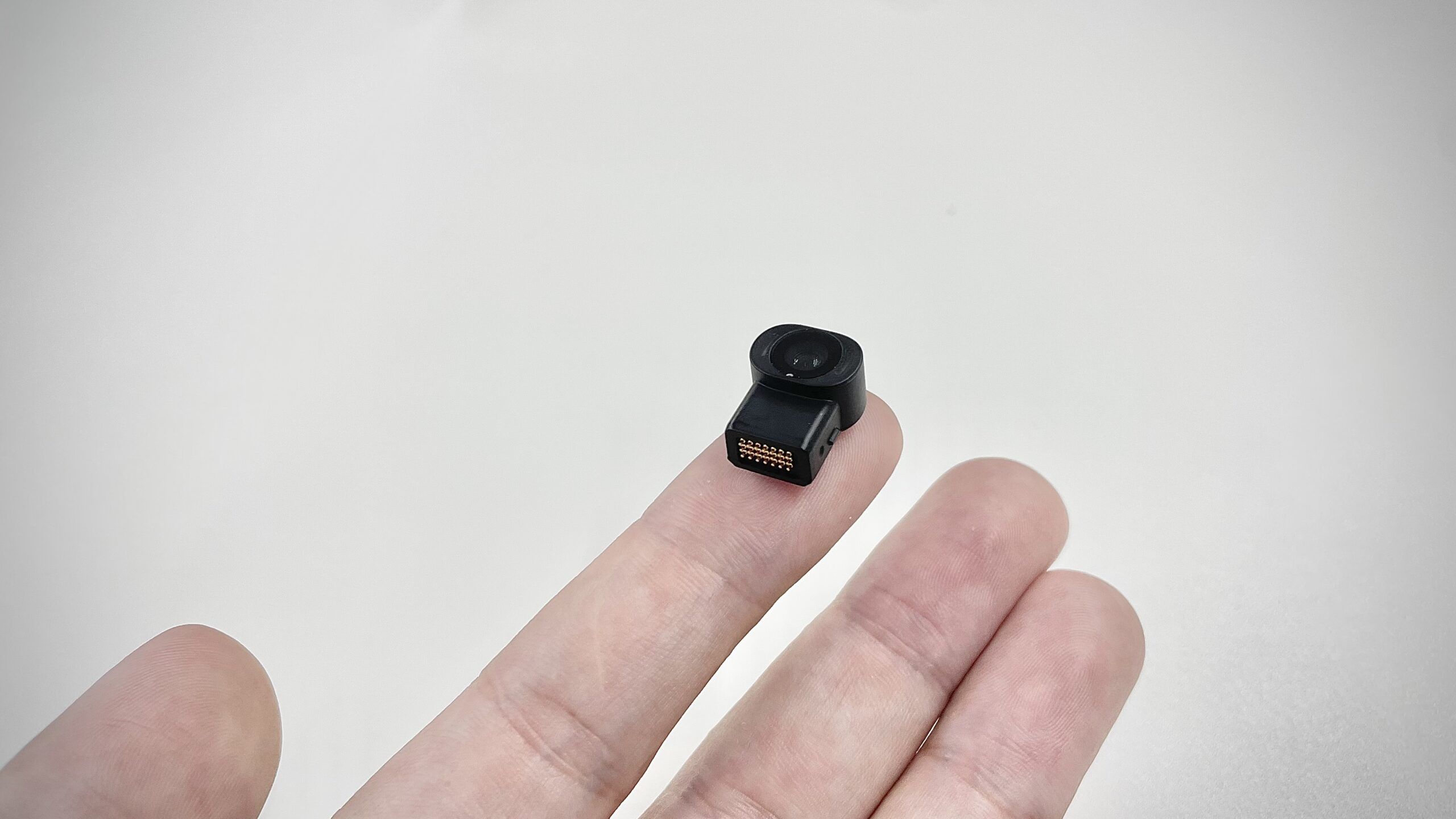 XREAL｜ARグラス「XREAL One」を6DoF化する専用カメラ「XREAL Eye」