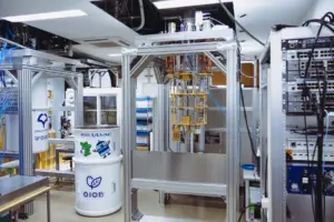 純国産量子コンピュータ設置の様子 - innovaTopia
