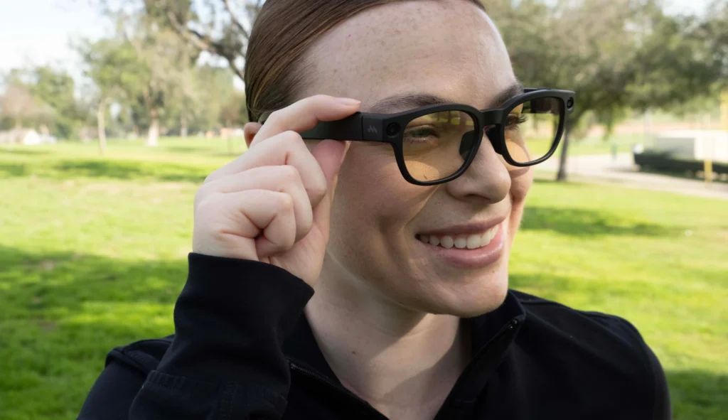 WomanWearingMentraLive - innovaTopia