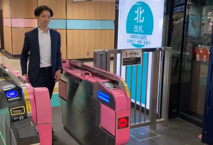 SAKULaLa「顔パス改札」、東武・日立が池袋駅に都内初導入｜財布もスマホも要らない通勤へ